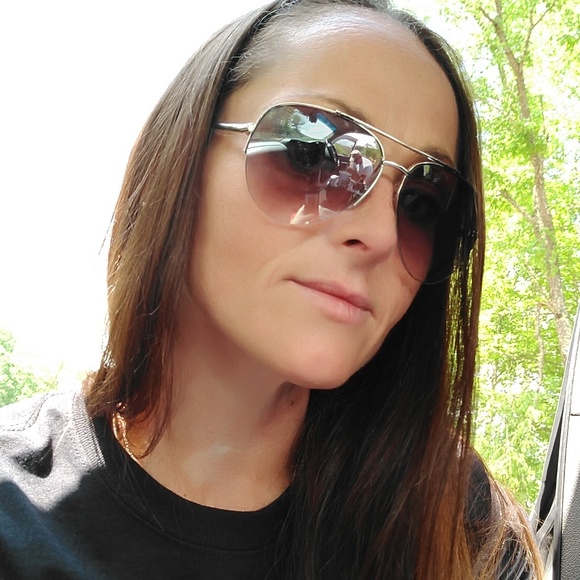 Meet your Posher, Cassandra - Picture 2 of 8